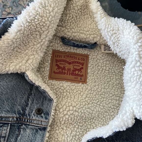 Levi fluffy jean jacket - Picture 2 of 4